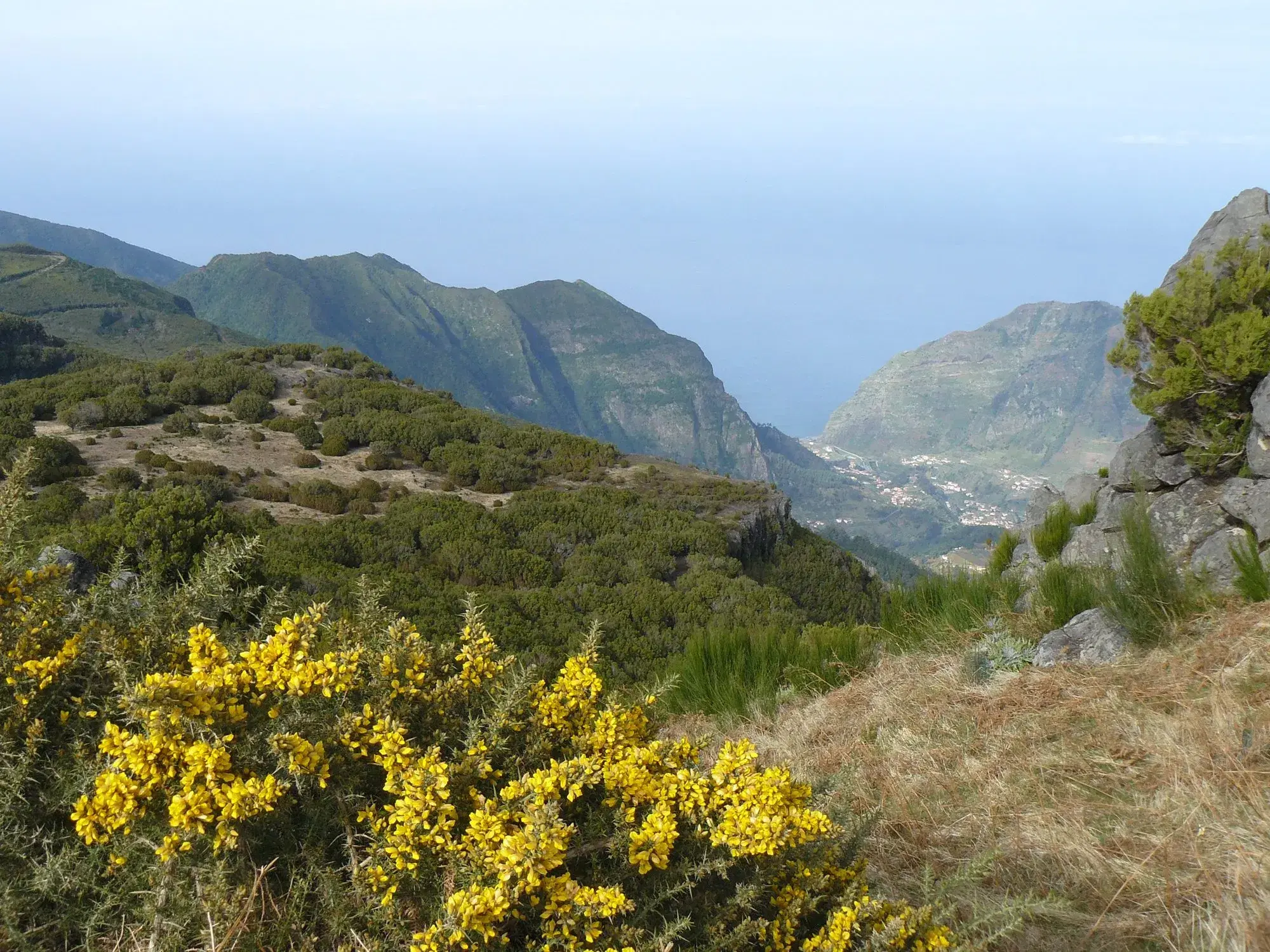View from Bica da Cana over the central mountain peaks on PR 27